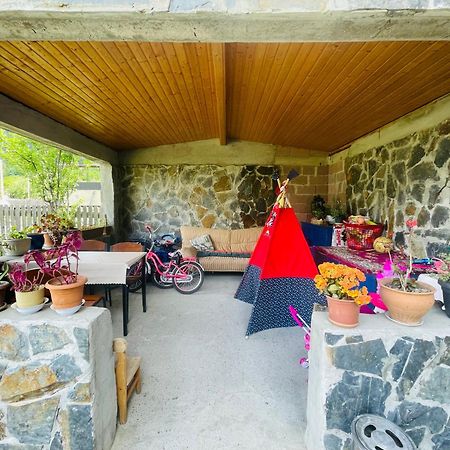 Manana Japaridze'S Guesthouse Μέστια Εξωτερικό φωτογραφία