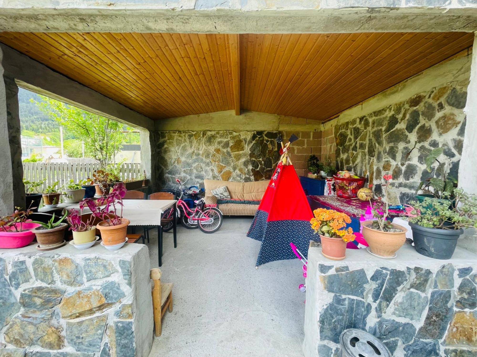 Manana Japaridze'S Guesthouse Μέστια Εξωτερικό φωτογραφία