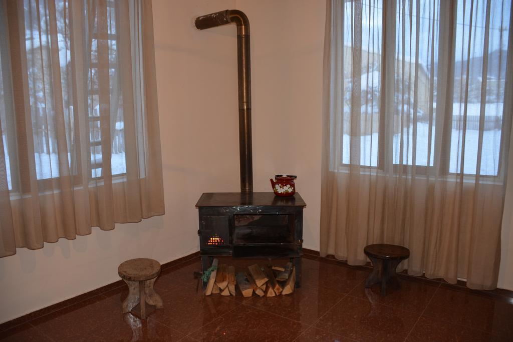 Manana Japaridze'S Guesthouse Μέστια Εξωτερικό φωτογραφία